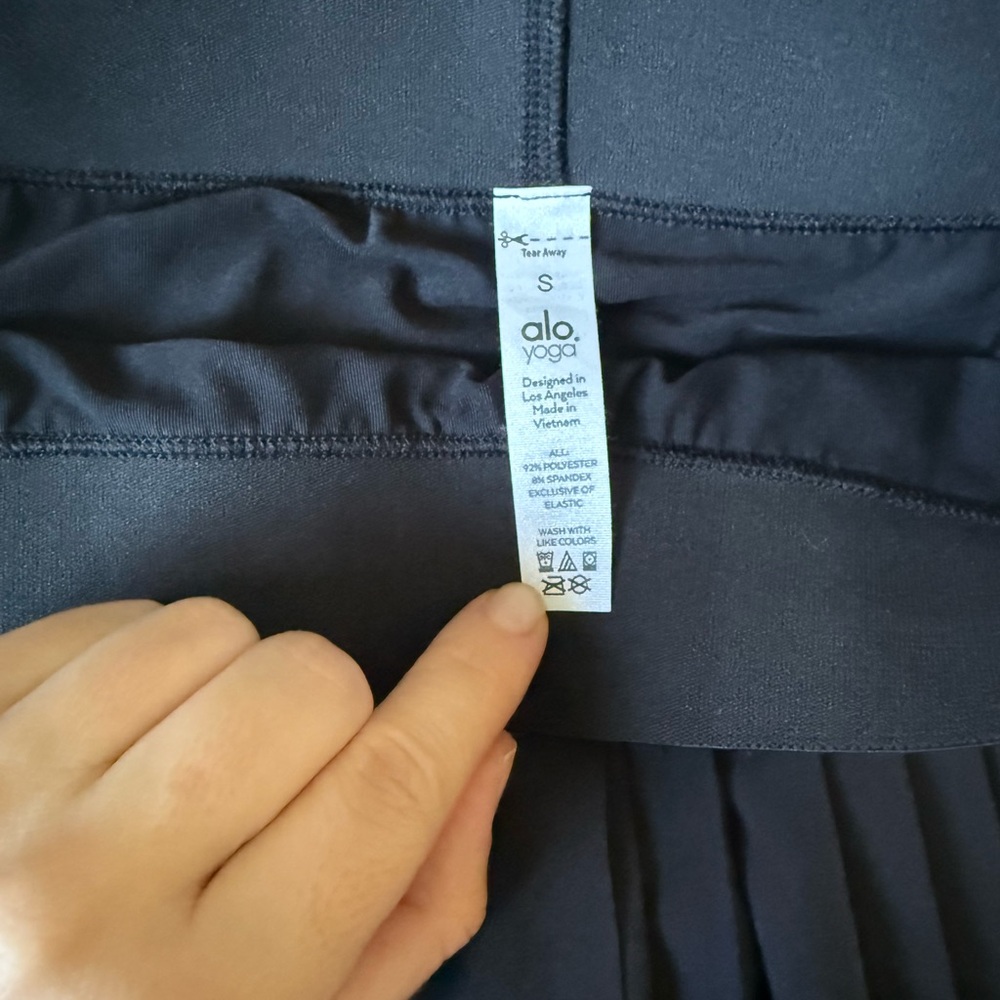 ALO Yoga pleated skort - Picture 7 of 8